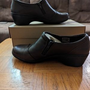 Women's Clarks Slip On, Size 10Wide